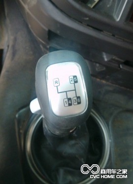 現(xiàn)代創(chuàng)虎8X4自卸車內飾 商用車之家