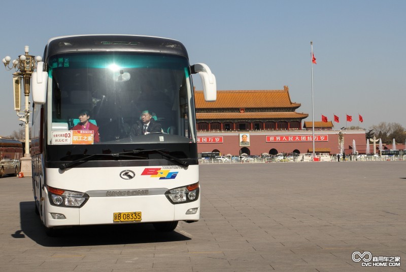 “國車”金龍連續十四年服務兩會 商用車之家
