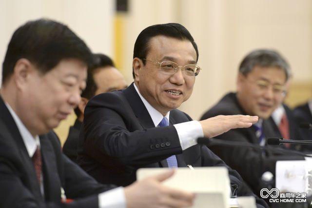 李克強(qiáng)追問(wèn)黃標(biāo)車:該淘汰一輛也不留