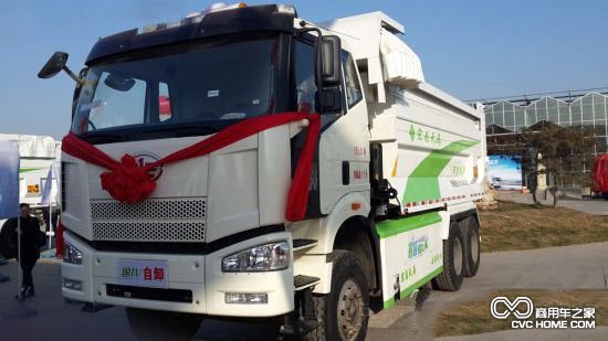 一汽解放新型渣土車