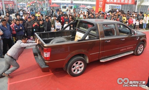 卡威K1汽車推拉賽巡展現場引圍觀 商用車之家