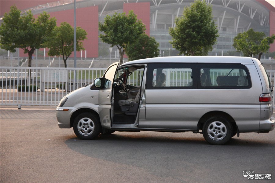 風行菱智側面 商用車之家