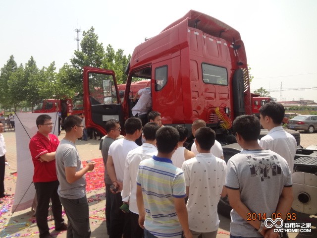 柳汽國四卡車“安全、可靠、省油、高效”的產品品質,贏得了在場用戶的青睞 商用車之家
