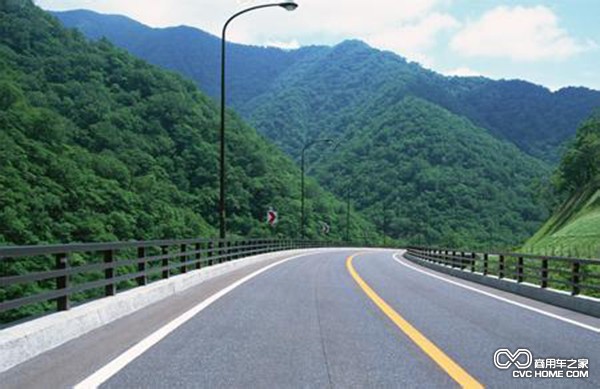 新疆克拉瑪依至塔城高速公路 商用車之家