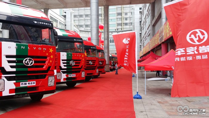紅巖杰獅暢途版牽引車在廣西欽州閃亮登場