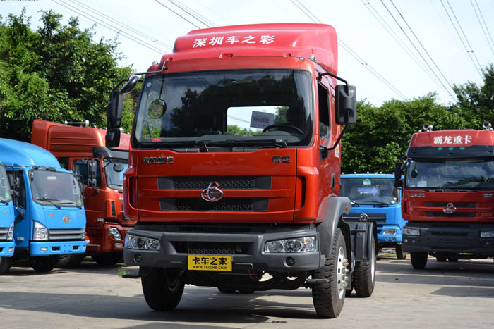 東風(fēng)柳汽 乘龍中卡 220馬力 4X2 牽引車