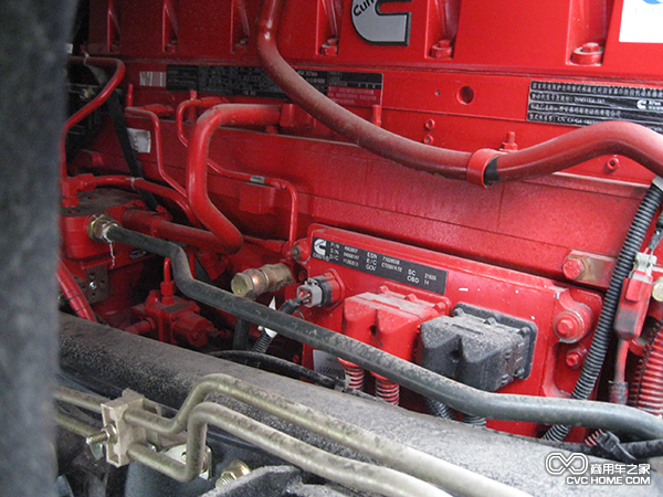 雷薩L8系列混凝土攪拌車搭載康明斯ISG4-350型號柴油發動機，滿足國四法規要求