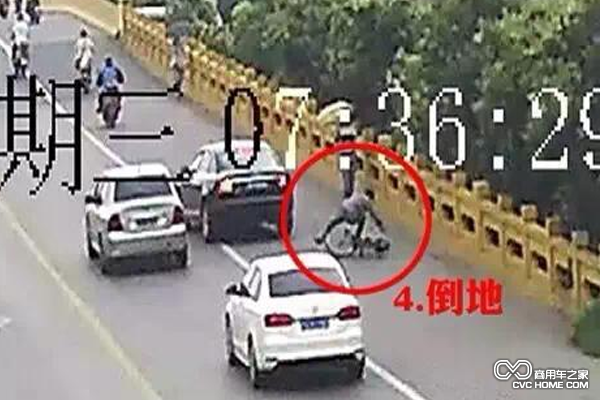 碰瓷新招，行車謹慎路人