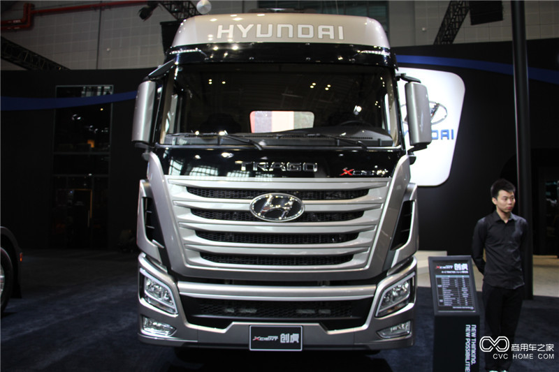 2015上海車展 四川現代創虎6*2牽引車