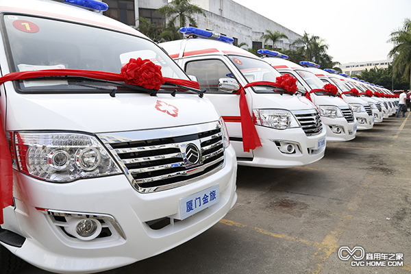 12輛多功能醫(yī)療服務車整裝待發(fā).png