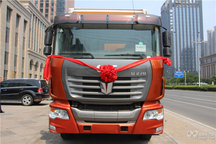 聯合卡車新U系270馬力6*2載貨車