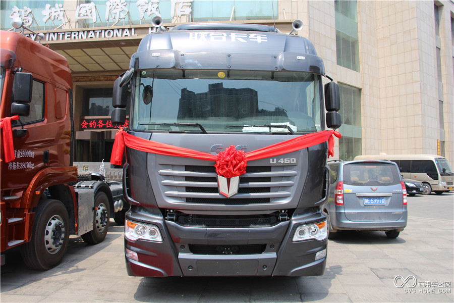 聯合卡車新U系460馬力6*4牽引車