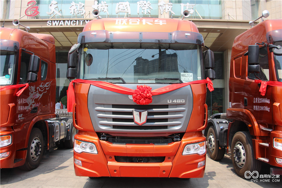 聯合卡車新U系480馬力6*4牽引車