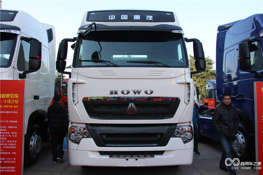2016中國重汽商務年會展車 豪沃T7H 6*4 13升LNG牽引車