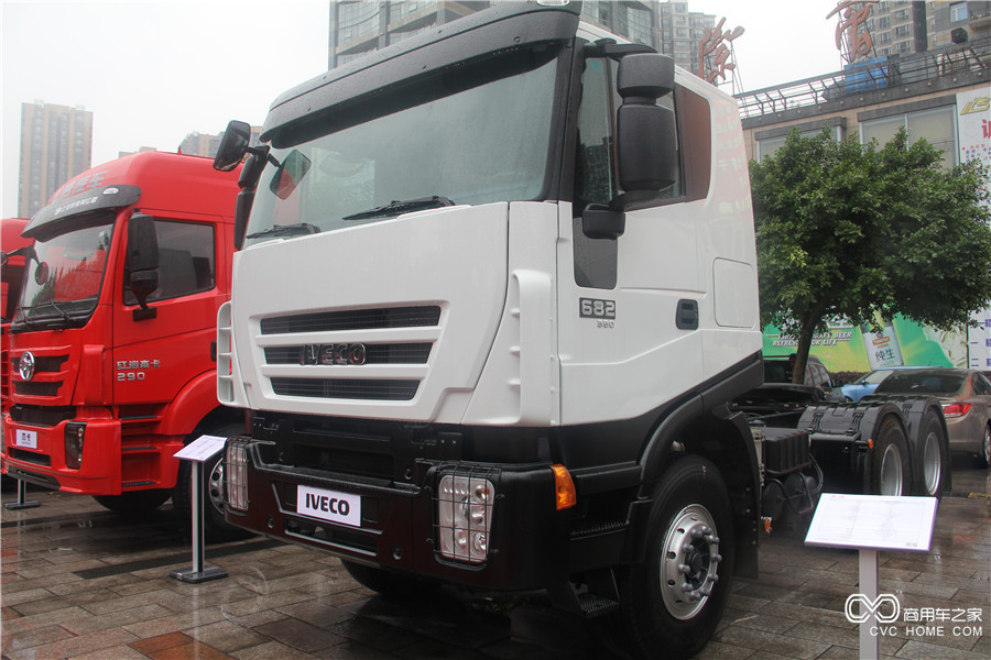 2016上汽依維柯紅巖年會展車 全新杰獅682牽引車