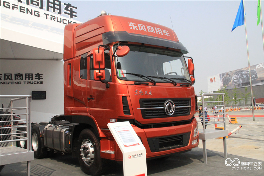 2016北京車展 東風(fēng)天龍啟航版 6*4 420馬力牽引車