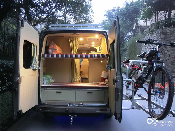 20160729 勾一筆南方山水，潑一丈塞北豪情，大通房車車主羅曉平《探索》如畫人生-內飾3.jpg