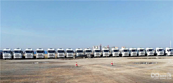 助力環保事業，上汽紅巖再次批量交付LNG危化品運輸車 (2).jpg