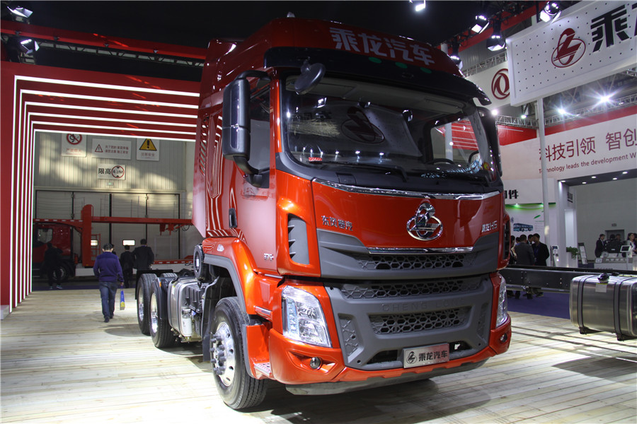 2017武漢車展 東風(fēng)柳汽乘龍H5 6*4 375馬力牽引車