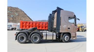 東風天龍旗艦520牽引車