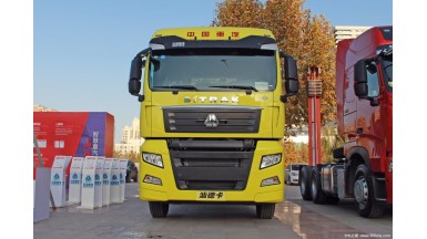 中國重汽 汕德卡SITRAK C7H重卡 輕量化版 430馬力 6X4 LNG牽引車(ZZ4256V384HE1LB)